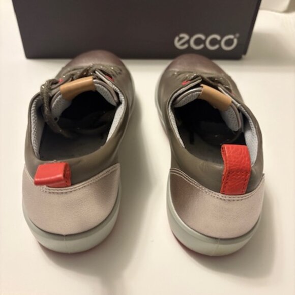 Ecco Golf Shoes - Picture 3 of 6